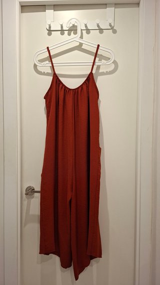 Mono de verano rojo con tirantes