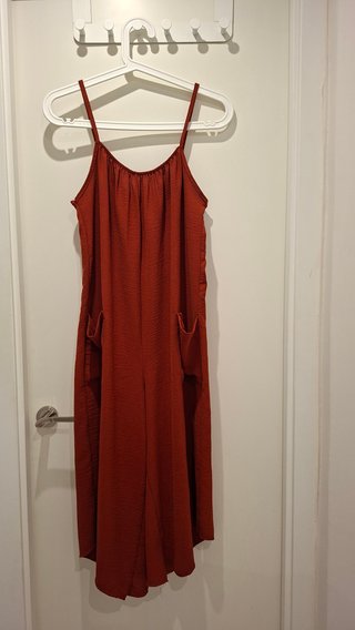 Mono de verano rojo con tirantes