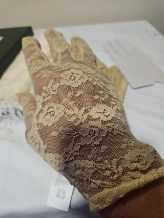 Guantes de madrina o manola de color crema