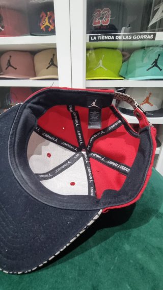Gorra Jordan Roja y Gris
