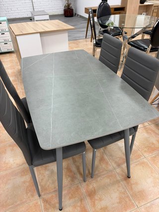 Mesa efecto mármol + 4 sillas de comedor