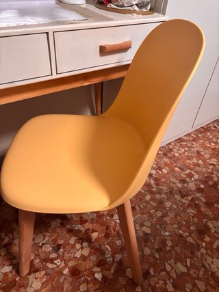 Silla tocador naranja y madera