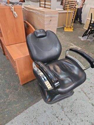 Sillón de peluquería negro