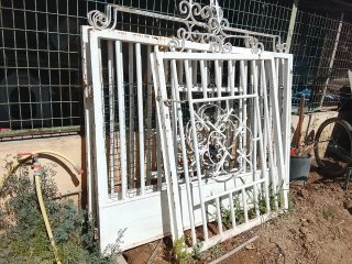 Puertas de hierro blancas