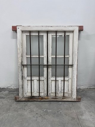 Ventana Madera Antigua 80x105 con Barrotes