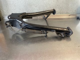 Caballete central Yamaha YBR125 2005