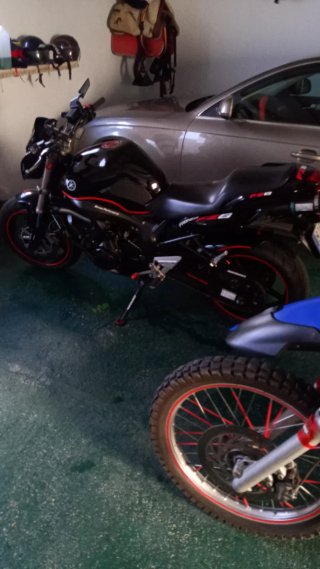 Yamaha FZ6 Naked Negra