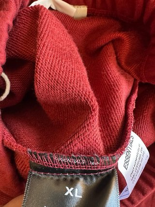 Conjunto Essentials Fear of God Rojo