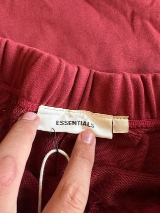 Conjunto Essentials Fear of God Rojo