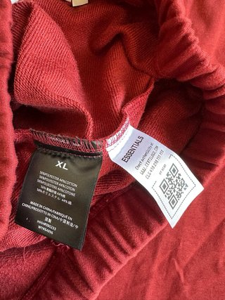 Conjunto Essentials Fear of God Rojo