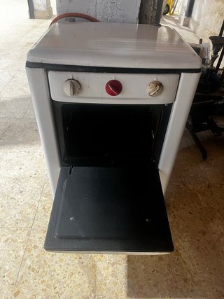 Cocina de gas antigua blanca