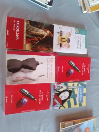 Lote 4 libros juveniles: Cordeluna, Las piernas de