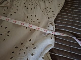 Vestido beige bordado