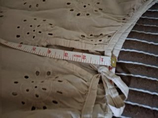 Vestido beige bordado