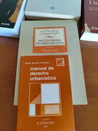 Libros de Derecho y leyes