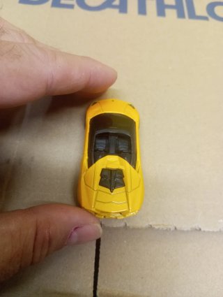 Coche Hot Wheels Amarillo