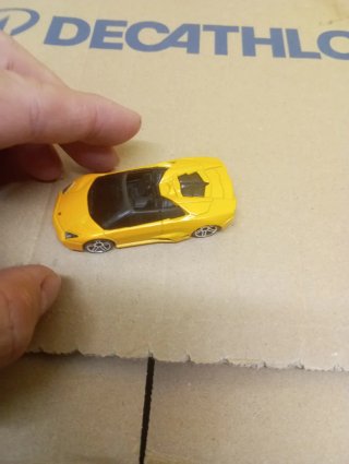 Coche Hot Wheels Amarillo
