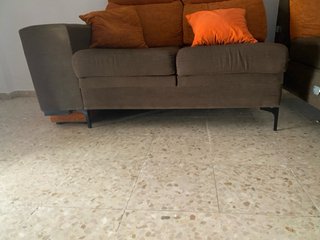 Sofá modular marrón y naranja