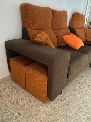 Sofá modular marrón y naranja