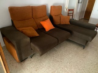 Sofá modular marrón y naranja