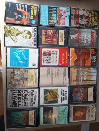 Lote 18 Cassettes, con estuche