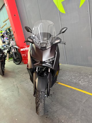 YAMAHA XMAX 300 TECH MAX 2025