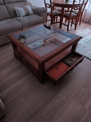 Mesa de centro de madera y cristal