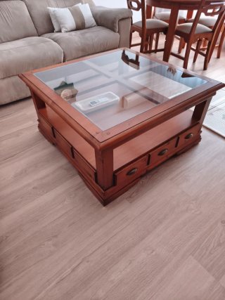 Mesa de centro de madera y cristal