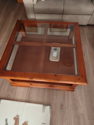 Mesa de centro de madera y cristal