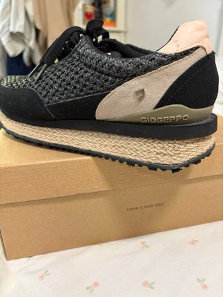 Zapatillas Gioseppo caladas piel y esparto T41