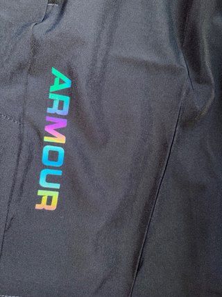 Pantalón corto Under Armour gris