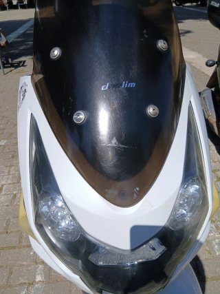Daelim S3 125 Maxi Scooter Negra y Blanca