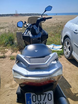 Daelim S3 125 Maxi Scooter Negra y Blanca