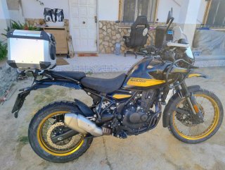Royal Enfield Himalayan 450 Negra/Dorada