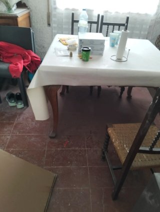 Mesa de comedor de madera