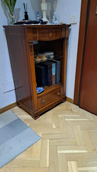 Mueble auxiliar madera nogal y cristal
