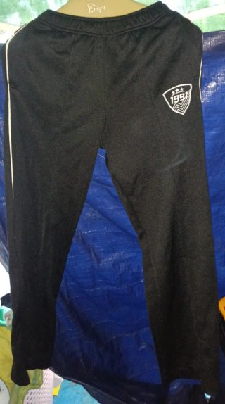 Pantalón chándal negro con logo