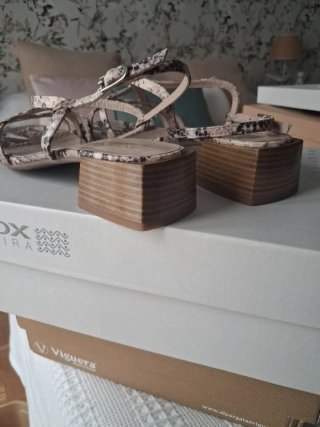 Sandalias Antonio Parriego Piel Tacón Medio