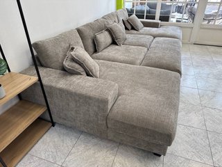 Sofá rinconera gigante con puff 365cm