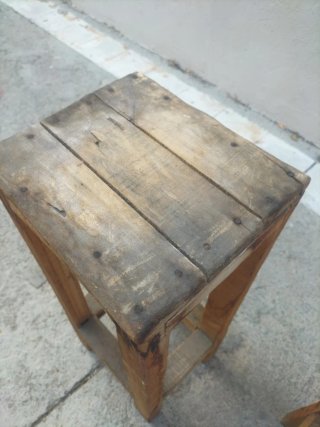 Taburetes de madera antiguos