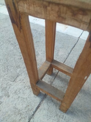 Taburetes de madera antiguos