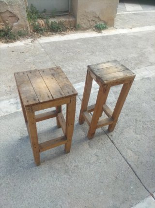Taburetes de madera antiguos