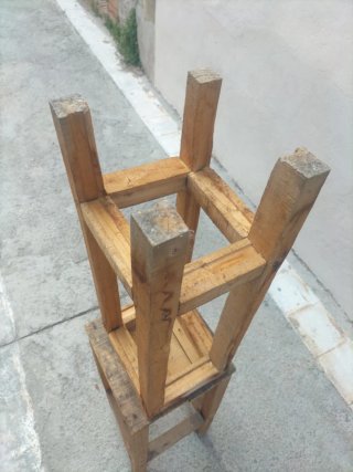 Taburetes de madera antiguos