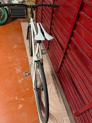 Bicicleta Urbana BASE Blanca
