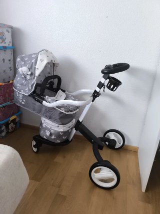 Carrito de bebé de juguete
