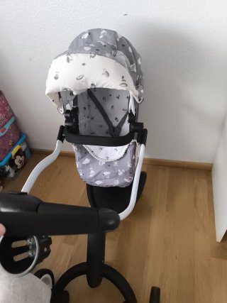 Carrito de bebé de juguete
