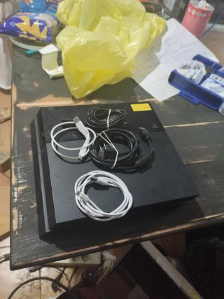 Ps4 (PlayStation 4) 500GB con cables