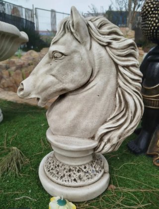 Figura caballo de piedra beige/gris