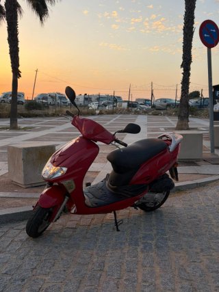 Kymco Vitality 50 2T Roja Scooter ITV al día