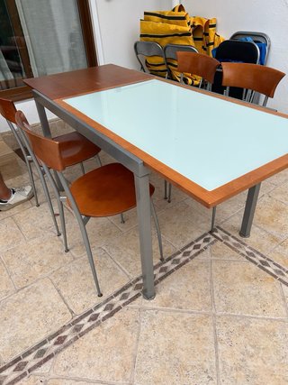 Mesa extensible + 4 sillas
